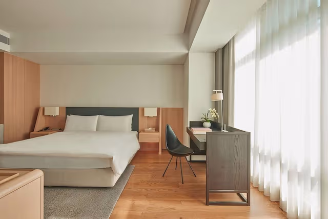 Premier Room, 1 King Bed, City View