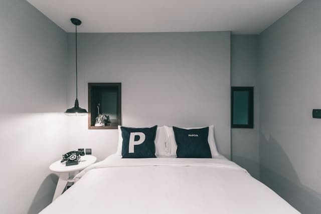 Standard Double Room, 1 Double Bed (transom windows)