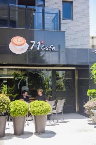 71 คาเฟ่ บีแอนด์บี (71 Cafe B&B)1