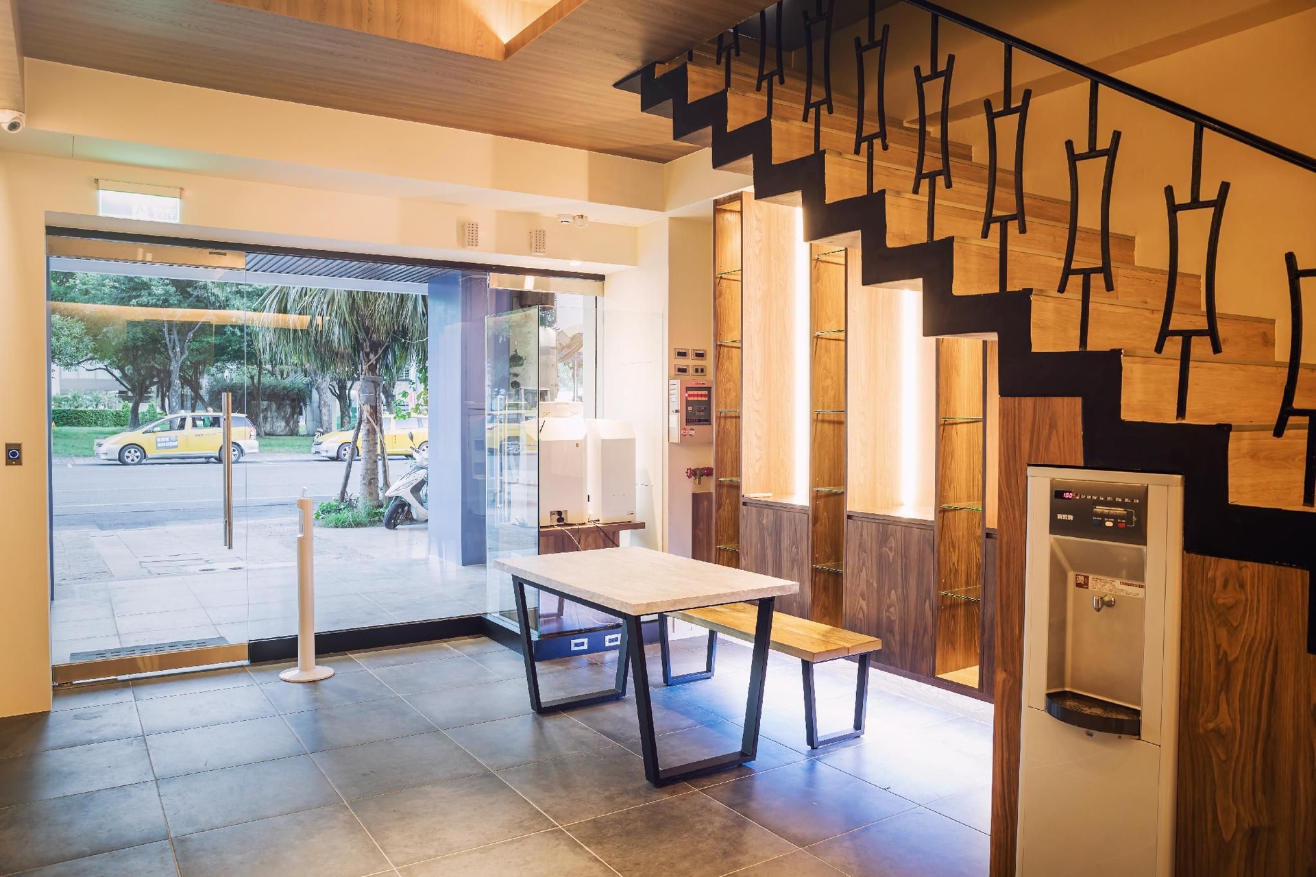 โรงแรมทราเวลเลอร์-อินน์ เดย์ มูน (Traveller-Inn Day Moon Hotel)1