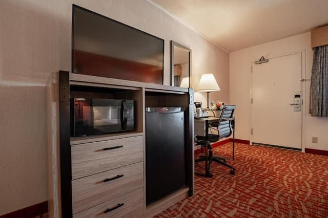 Standard Queen Room