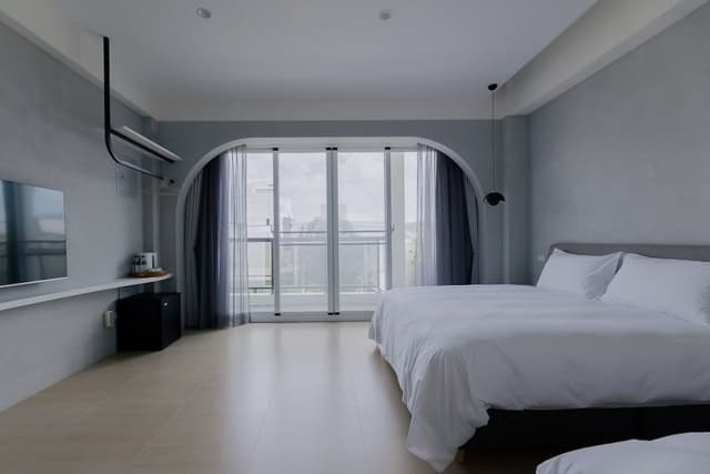 City Triple Room