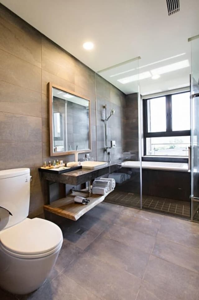 Standard Quadruple Room (1301)
