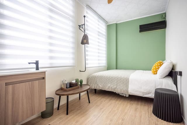 Economy Room, Non Smoking, Shared Bathroom
