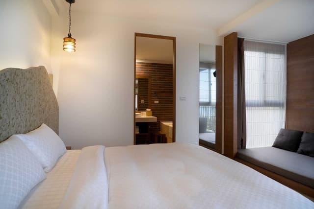 Deluxe Double Room, 1 King Bed, Mountain View