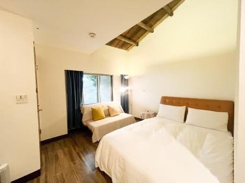 Double Room with Bathtub
