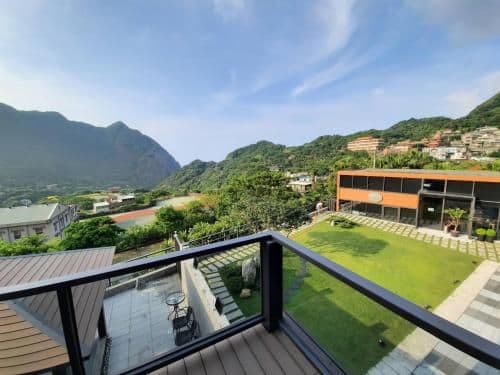 Deluxe Mountain View Suite