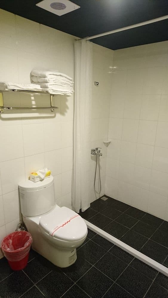 Standard Quadruple Room (without window)