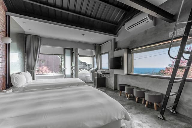 Sea view deluxe quadra room with bathtub