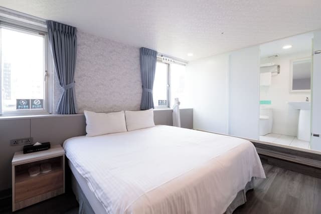 Deluxe Double Room with window