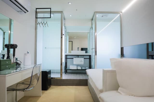 Twin Room - High Floor - Non-Smoking