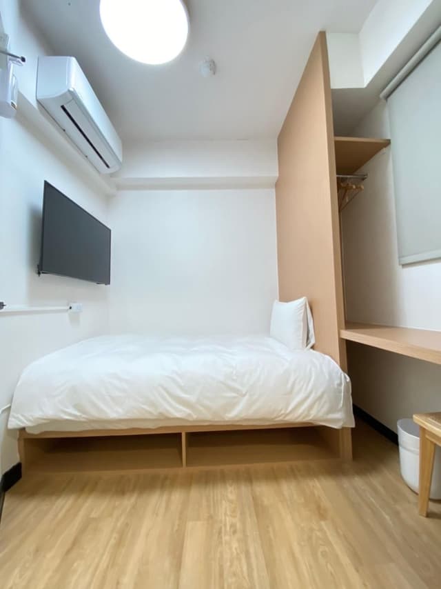 Single Room with Private Bathroom