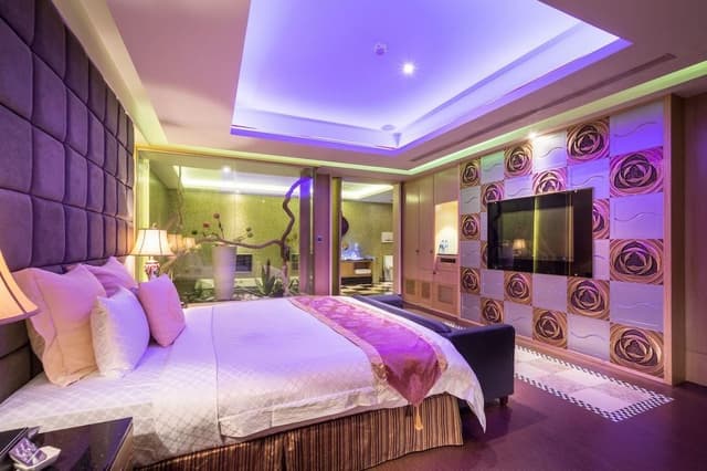 Luxury Double Room (C/I 18:00 - C/O 12:00)