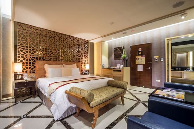 Exclusive Double Room, 1 King Bed, Non Smoking, Jetted Tub (Long stay)