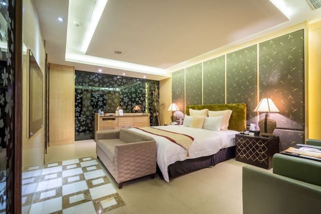 Exclusive Double Room, 1 King Bed, Non Smoking, Jetted Tub (Long stay)