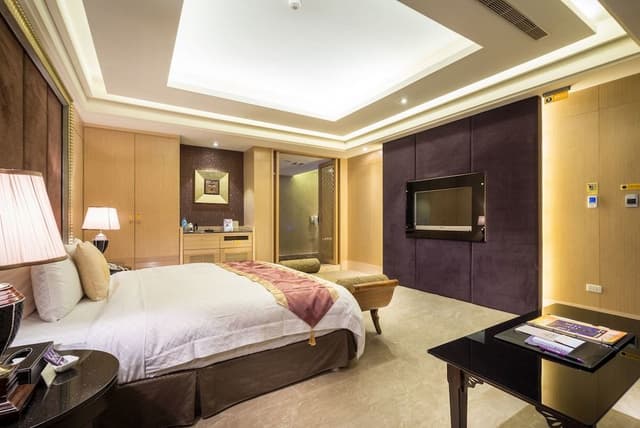 Exclusive Double Room, 1 King Bed, Non Smoking, Jetted Tub (Long stay)