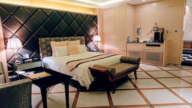 Exclusive Double Room, 1 King Bed, Non Smoking, Jetted Tub (Long stay)