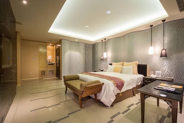 Exclusive Double Room, 1 King Bed, Non Smoking, Jetted Tub (Long stay)