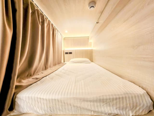 6 Bed Female Community Dorm