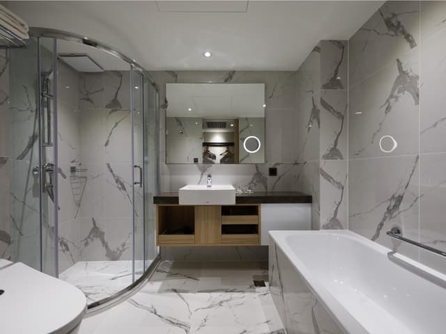 Superior Twin Room with Bathtub