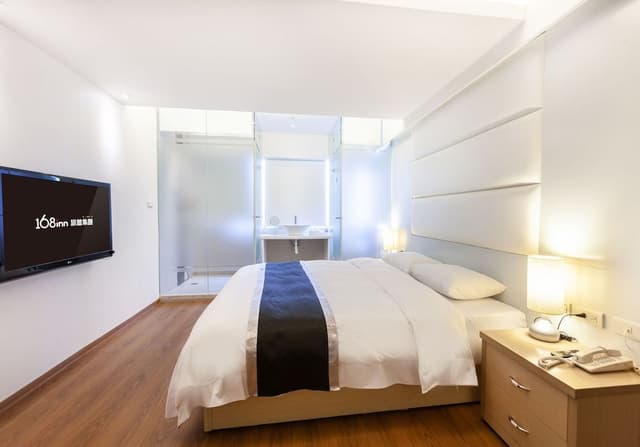 Double Room (Run of House)