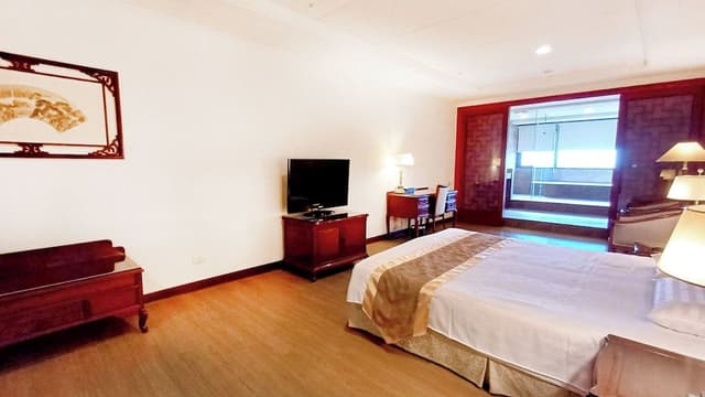 Deluxe Double Room, 1 Queen Bed, City View