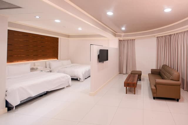 Deluxe Family Room