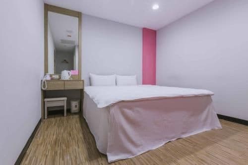 Cosy Double without Window