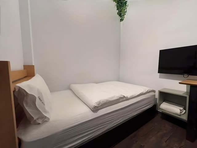 Basic Single Room, Shared Bathroom