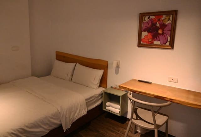 Double Room, 1 Double Bed, Shared Bathroom (No Window)