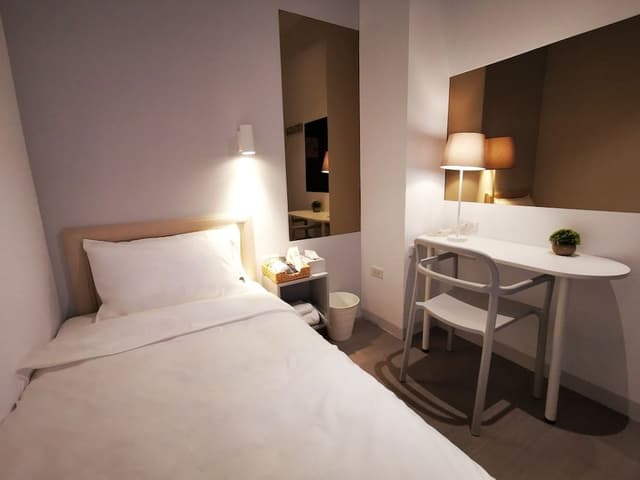 Single Room with Shared Bathroom