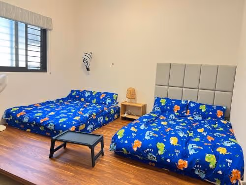 Quadruple with Shared Bathroom