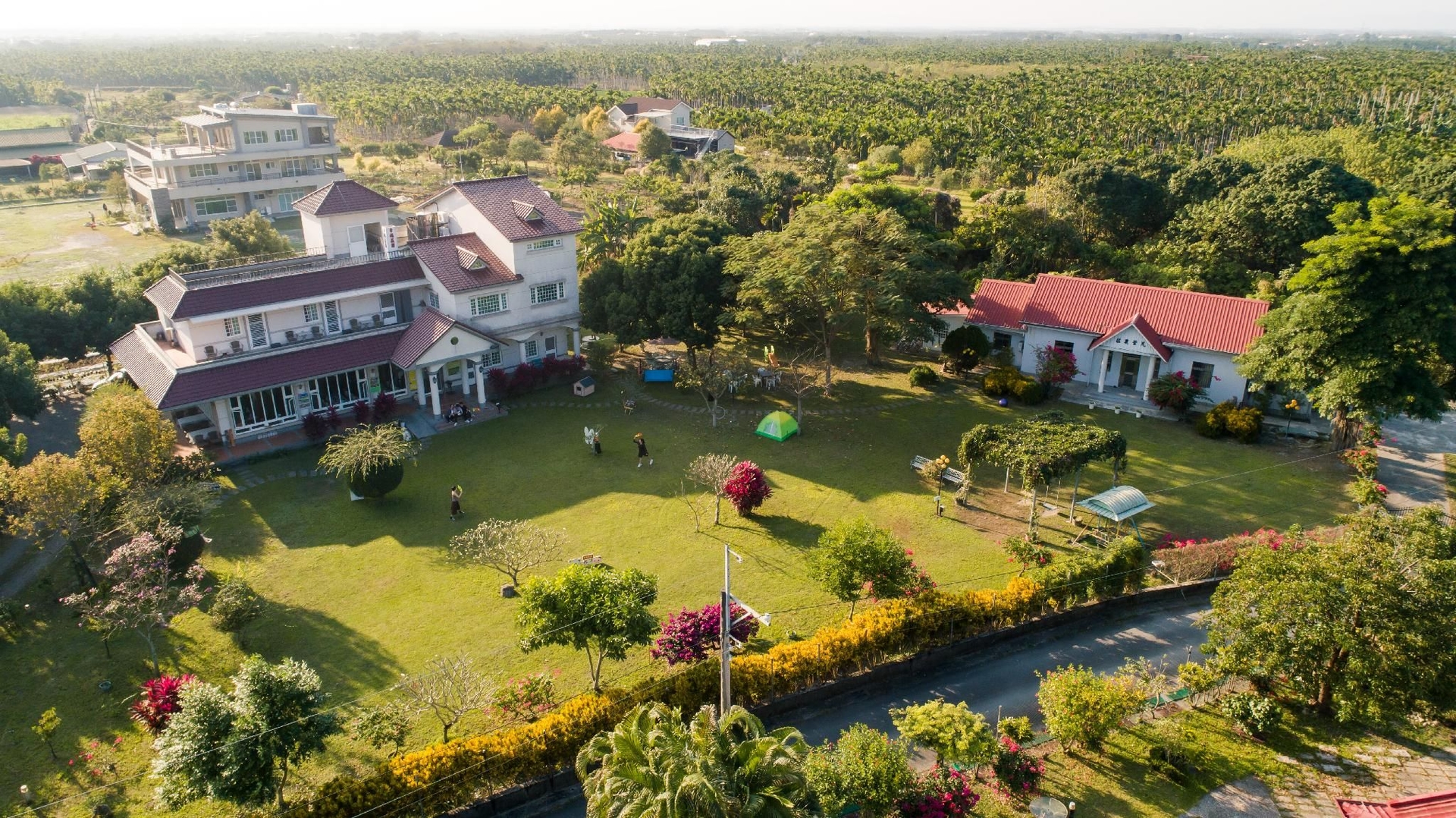 คฤหาสน์สุขสันต์ (Happy Manor)0
