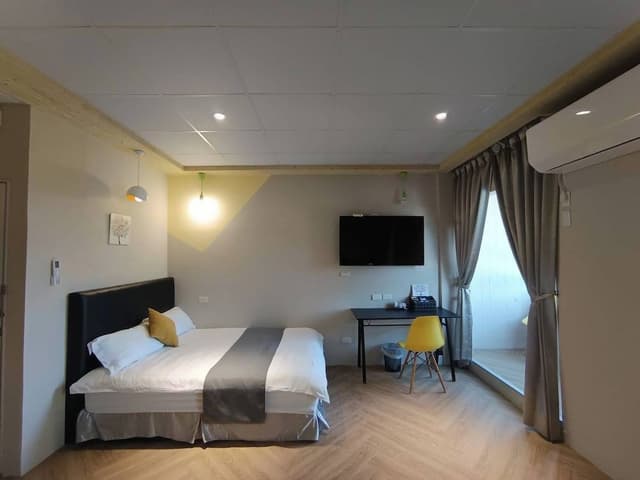 Comfort Room, City View, Corner