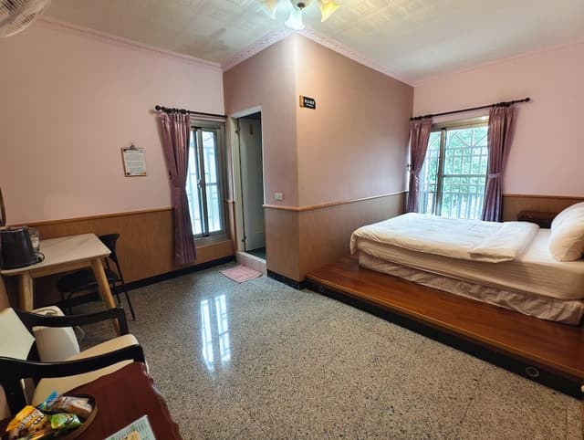 Double Room (Jinxuan)