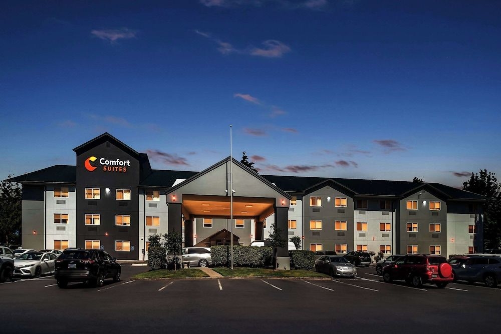 Comfort Suites Portland Airport1