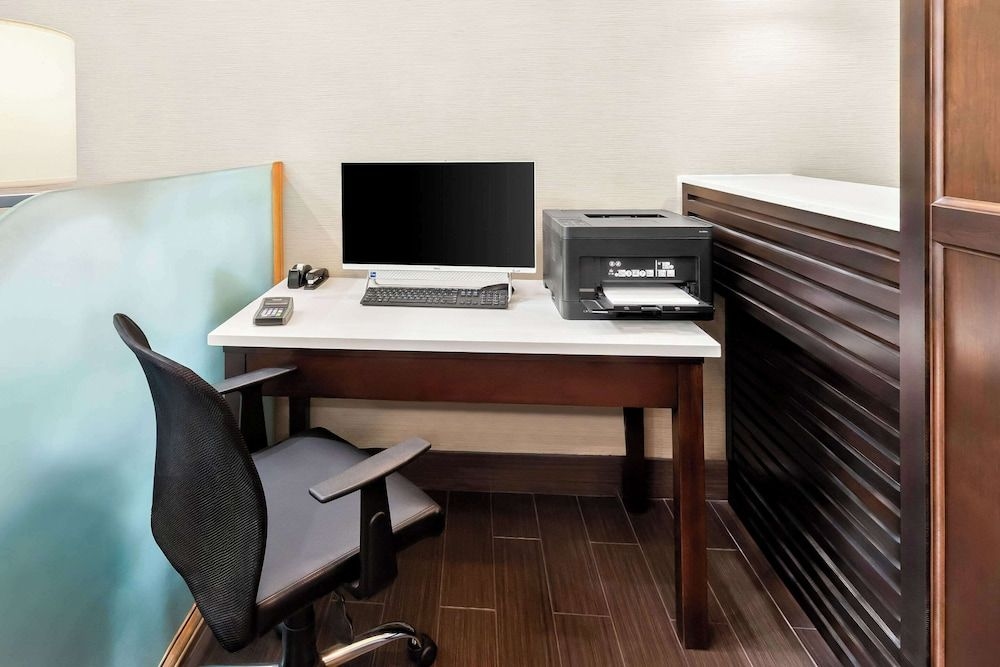 Comfort Suites Portland Airport4