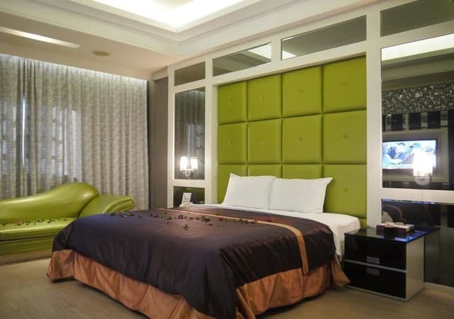 Deluxe Suite