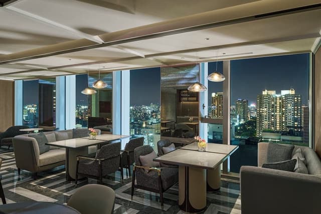 Classic Room, 1 King Bed, Club Lounge Access