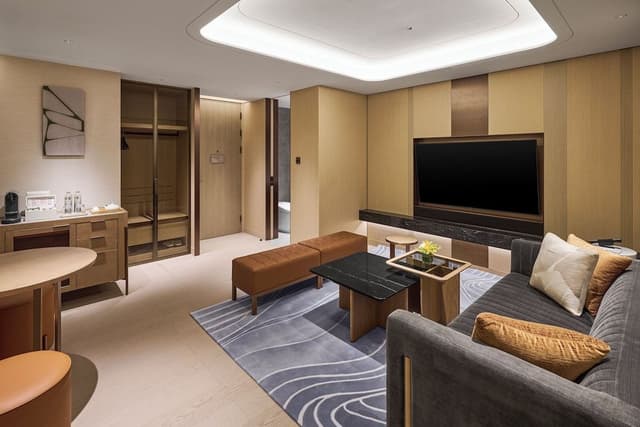 Suite, 1 King Bed (Midtown)