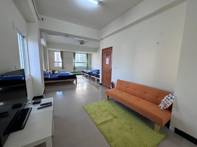 Private 6-Bed Room with Private Bathroom