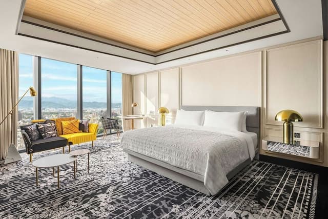 Premier Room, 1 King Bed, City View