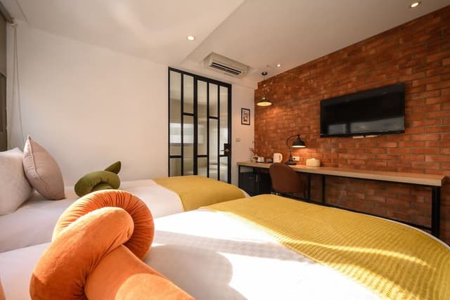 Deluxe Twin Room-Bathtub