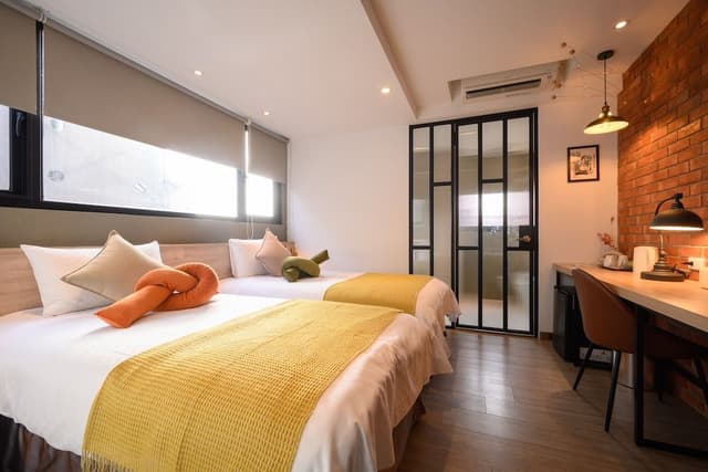 Deluxe Twin Room-Bathtub