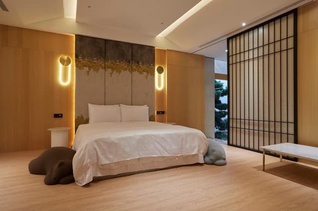 Deluxe King Room - Check-In After 8:00 PM