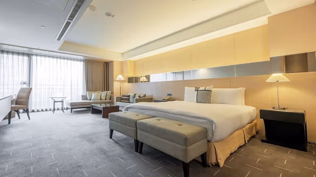 Deluxe Suite, City View