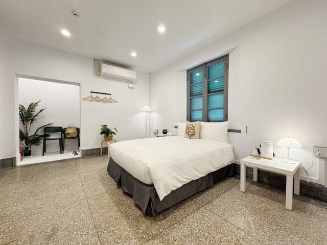 Sunset Double Room with Shared Bathroom