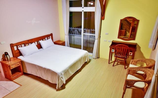 Family Studio, 2 Bedrooms, Non Smoking, Mountain View (302)