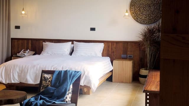 Deluxe room, 1 King, Balcony