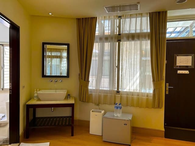 Basic Double Room (706)